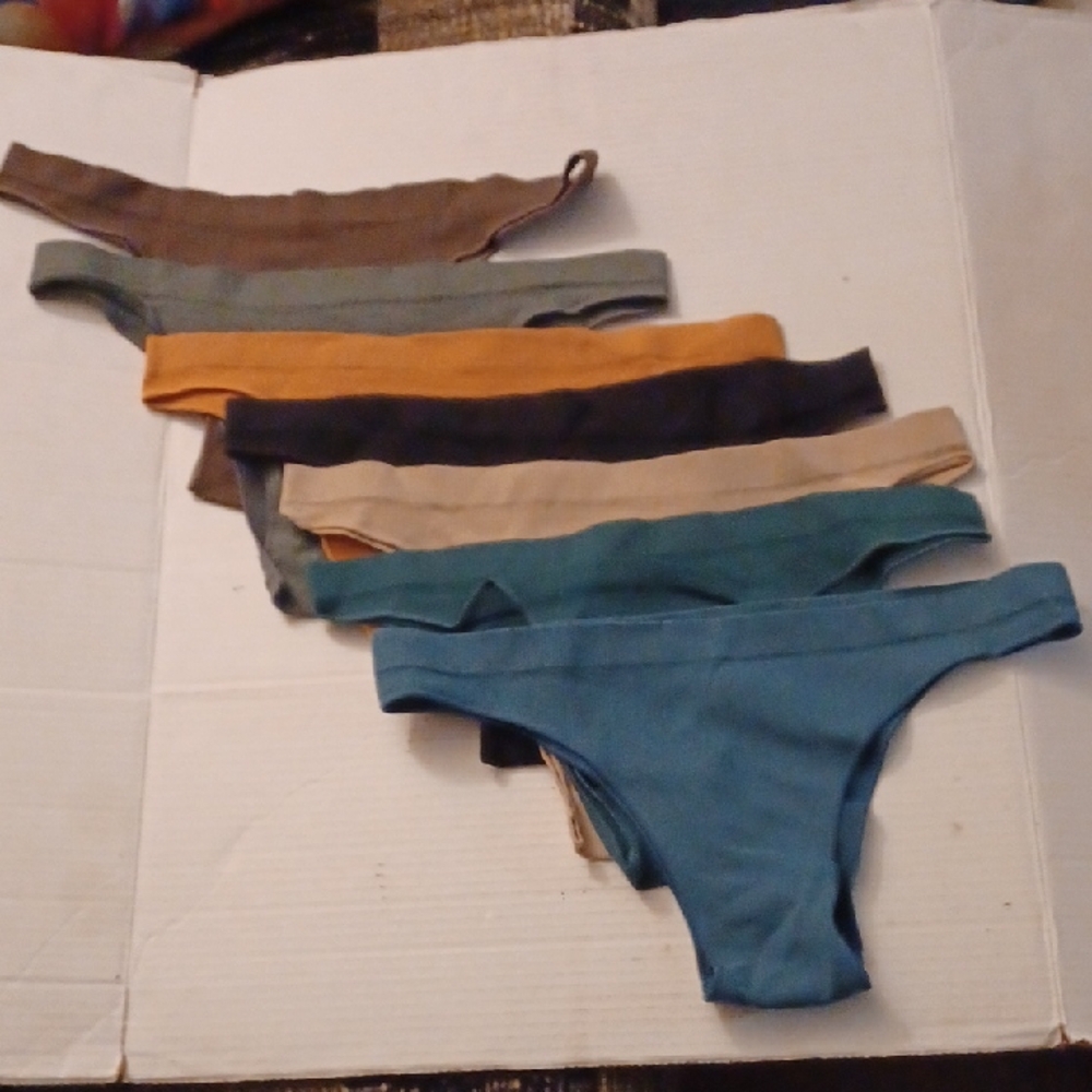 4/$30 New Set of 7 Colorful Women's Thongs - Size 2XL